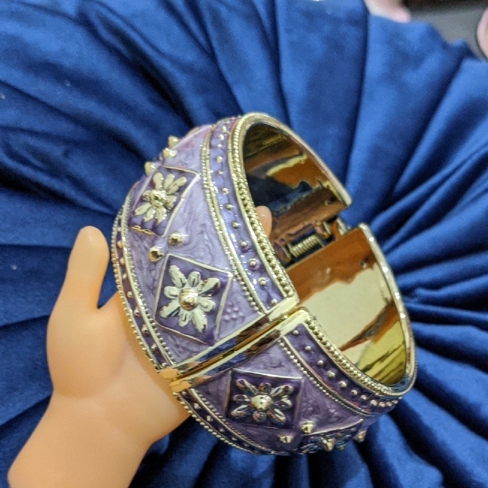 Elegant Purple and Gold Bracelet